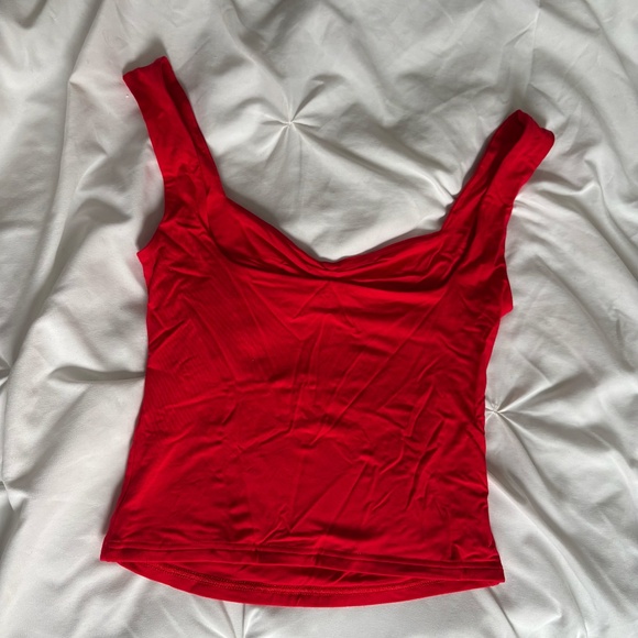 RED TANK - Picture 2 of 2